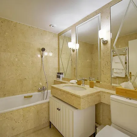 Elise 3 Bdr 3 Baths Pool Apartment